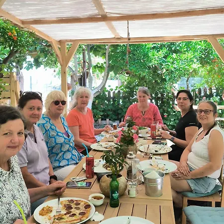 Litost Cafe אדראסן