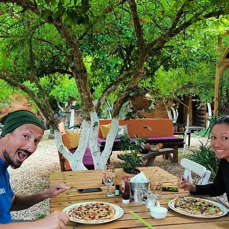 Litost Cafe מלון קפסולה *