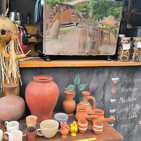 Litost Cafe מלון קפסולה אדראסן